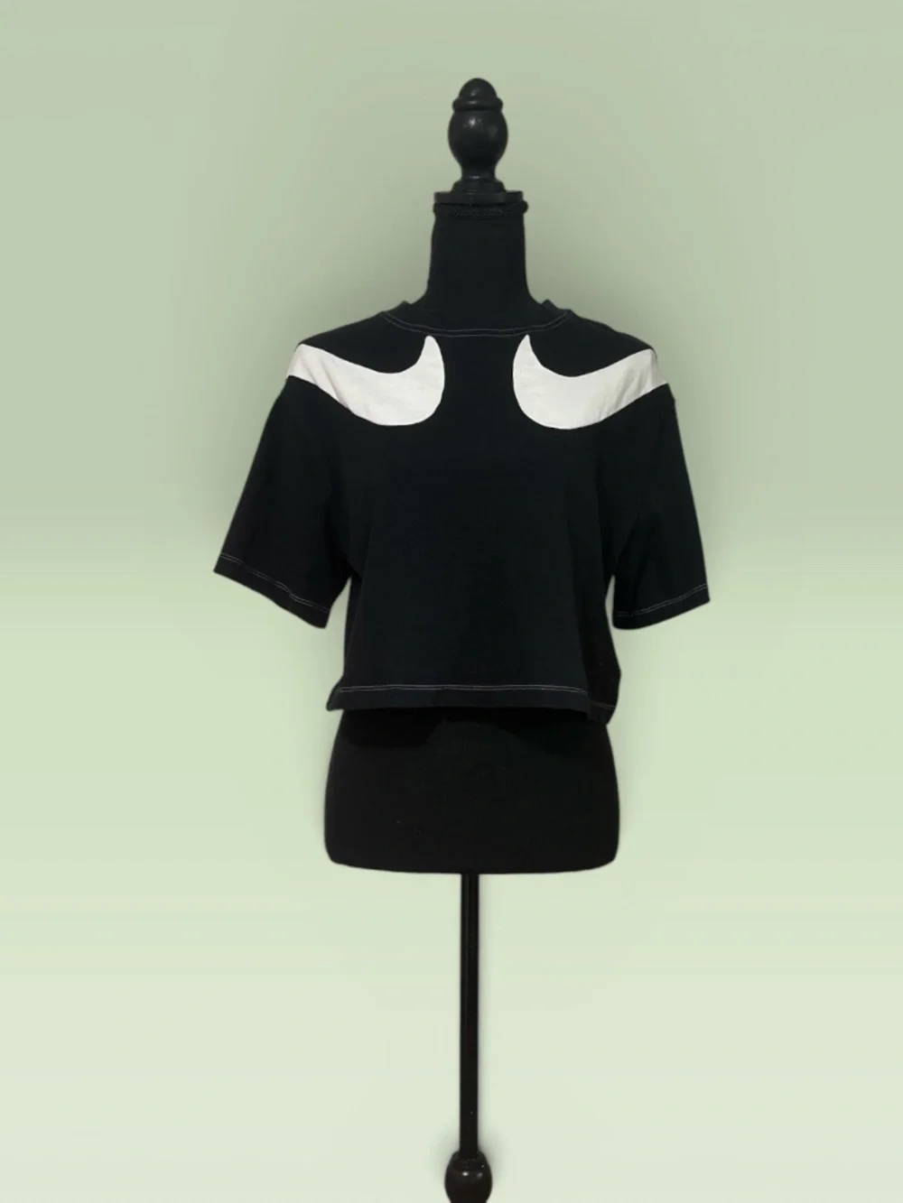 Y2K Nike Cropped Shirt